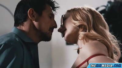 Çılğın sarışınla romantik seks